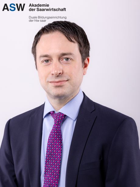 KW-10-2025: ASW – Professoren stellen sich vor : Prof. Dr. Jan-Christoph Gaukler : „Schnelles Umdenken als Lebensgrundlage für zukünftige Generationen“ – Interview mit Studiengang-Erfinder und Studiengang-Koordinator Prof. Dr. Jan Christoph Gaukler über den neuen dualen Studiengang an der ASW – Akademie der Saarwirtschaft: Studiengang Integrierte nachhaltige Gebäudetechnik (Bachelor of Engineering)