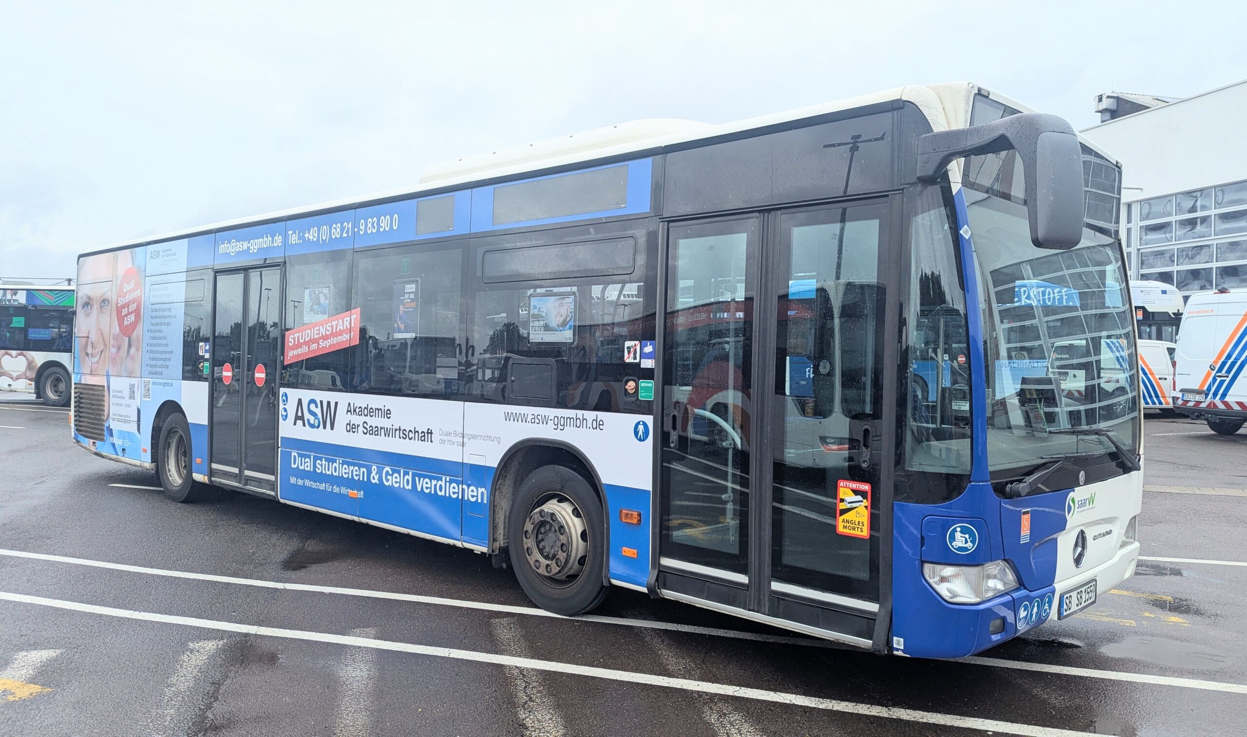 KW-27-2025: Die ASW fährt BUS – Seit Juli 2025 bewirbt die ASW ihre dualen Studiengänge auf einem Bus im Stadtverband Saarbrücken